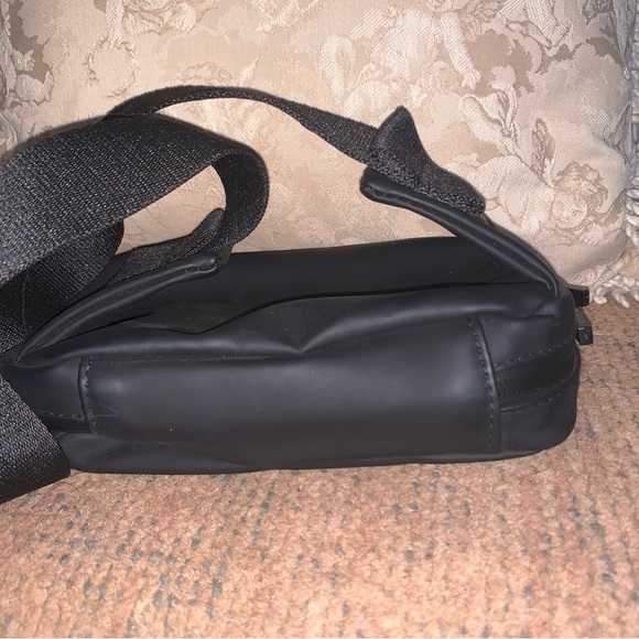 Fear Of God Essentials Sleek Black Belt Bag - Picture 8 of 12